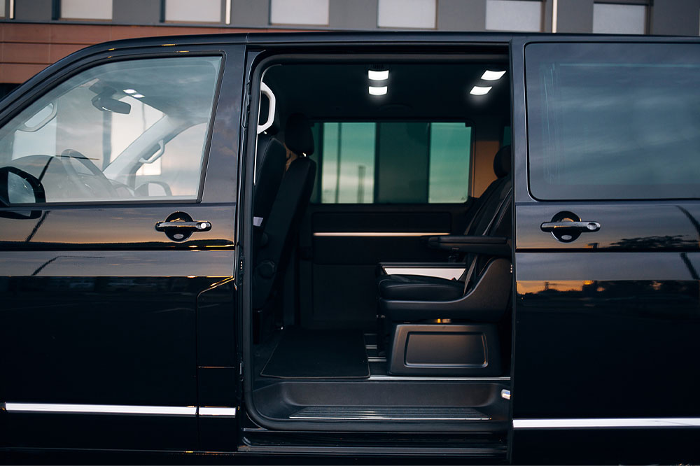 Top Features That Make Chrysler’s Town & Country a Luxury Minivan